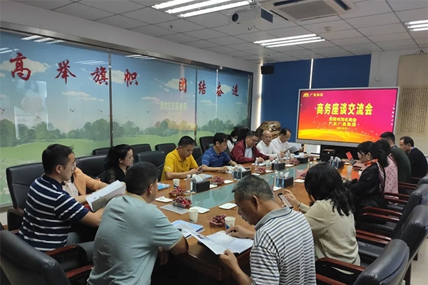 汉中市那曲商会辅导一行莅临GA黄金甲集团参观互换